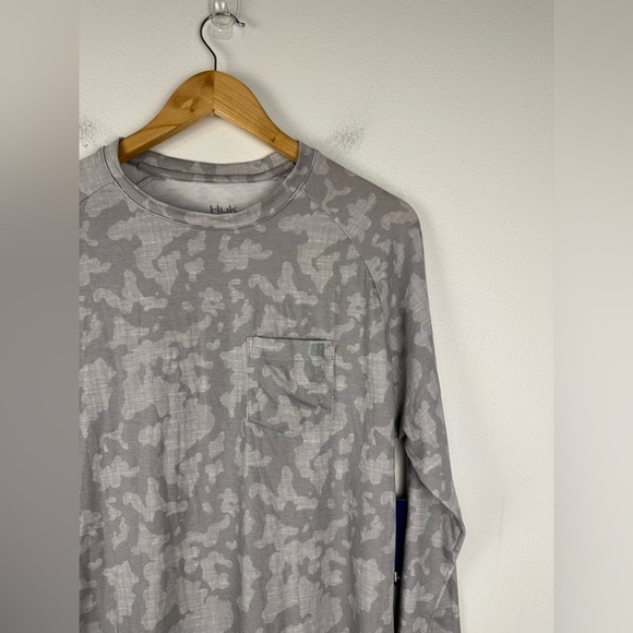 Huk Waypoint Running Lakes Long Sleeve Shirt Camo 50 UPF Men’s Sz S NWT - Picture 6 of 6
